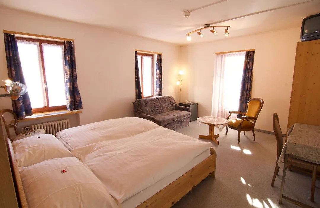 Hotel Hold-1