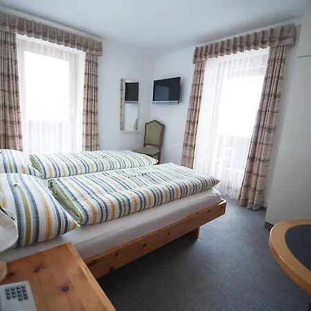 Hotel Hold-2