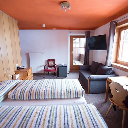 Hotel Hold-3